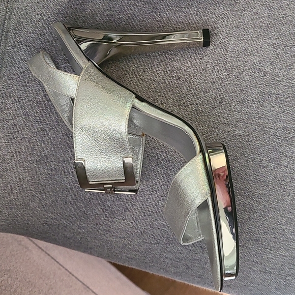 NEW Versace (runway) Evening Shoe - Picture 4 of 7